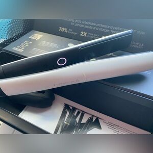 ghd Platinum+ Professional Performance 1" Styler White